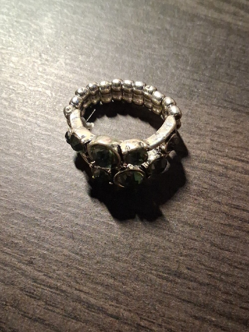 Source Unknown Silver-Tone Ring with Black Faceted Stones - Picture 4 of 7